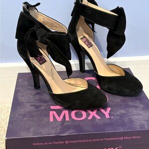 Mojo Moxy Elegant Black Heels with Bow Accent